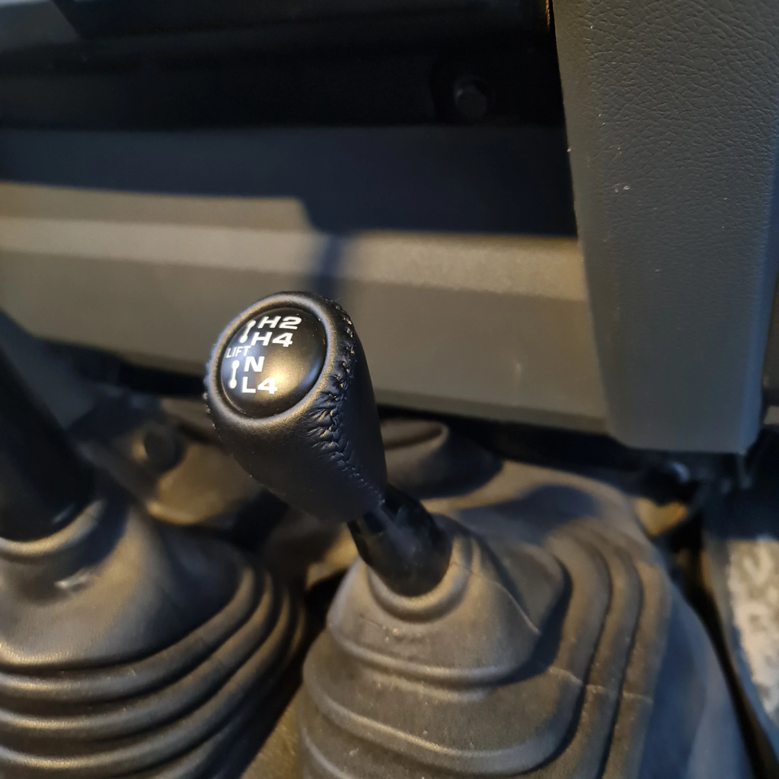 Leather Gear Knobs - Suitable for use with 70 Series LandCruiser - Image 6