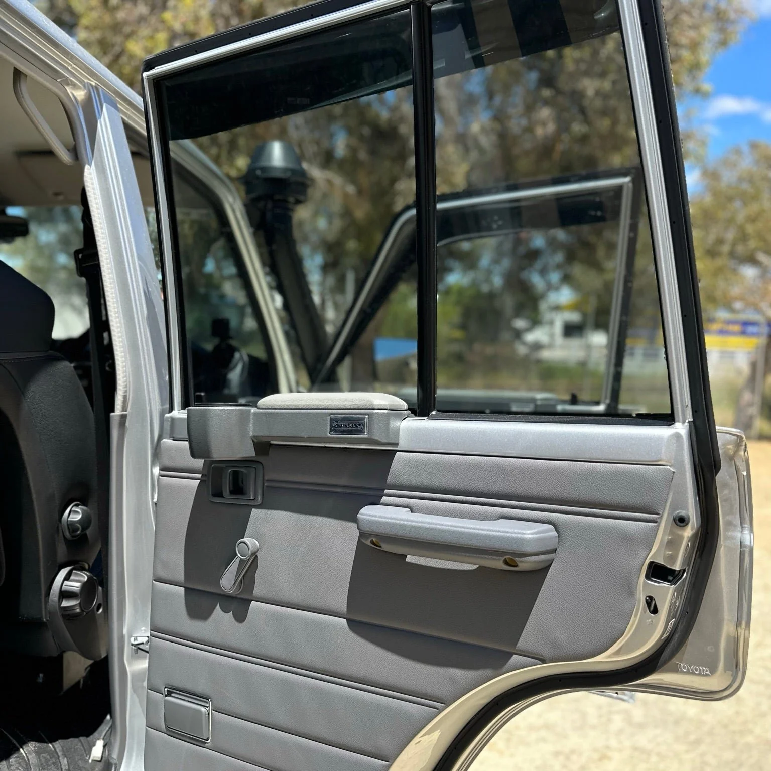 Magnetic Armrest and Cupholder BUNDLE - Suitable for 70 Series Land Cruiser (4 pce) - Image 6