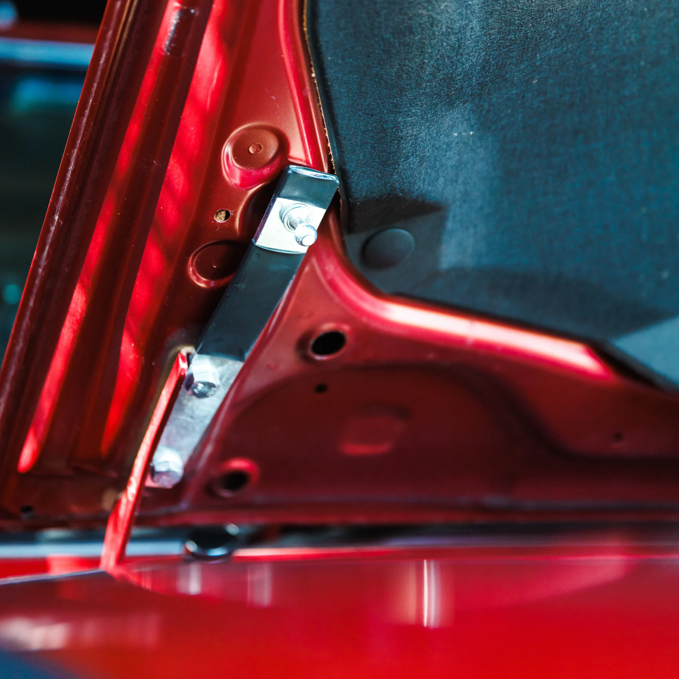 Bonnet Strut Kit - Suitable for use with 70 Series LandCruiser (Pre-Facelift) - Image 4